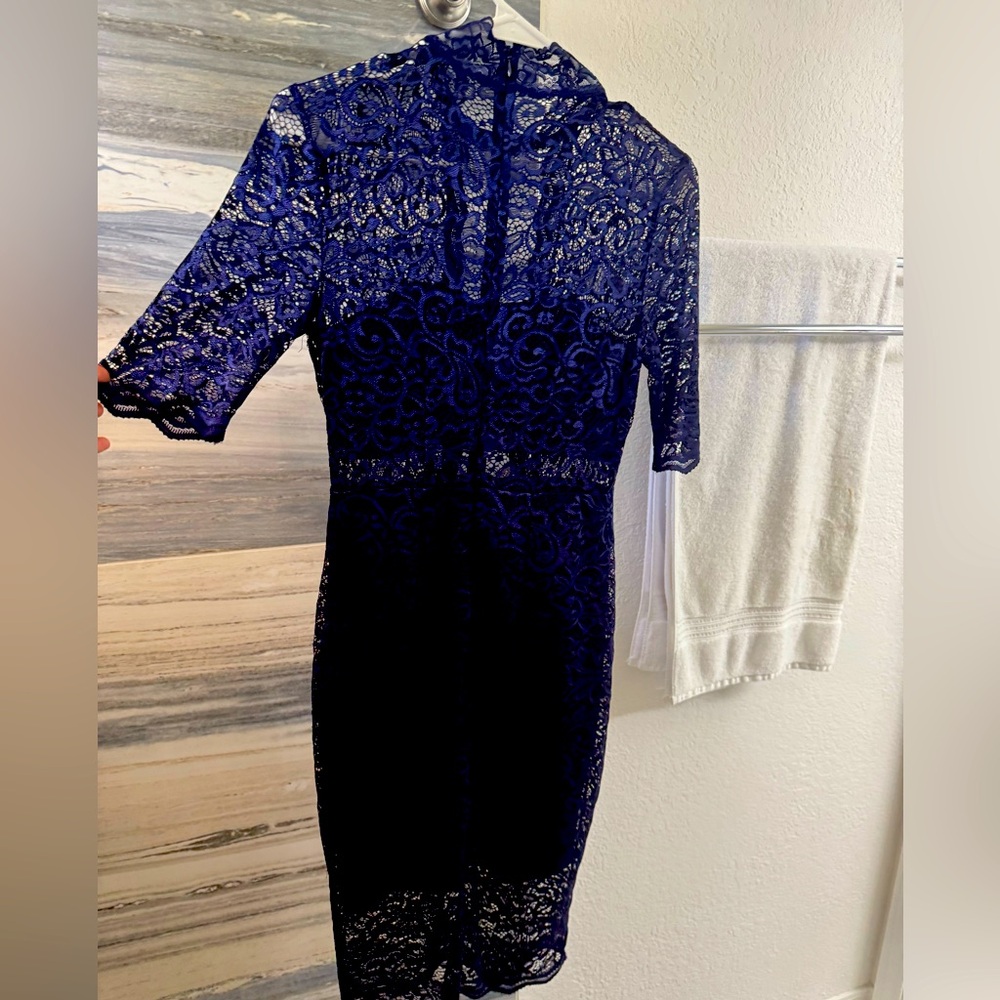 Express High neck lace dress. Size: 6
Color: Navy blue. Condition Good used.